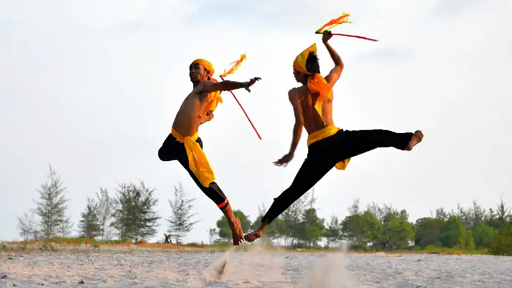 Beripat Beregong Belitung: Tradisi Duel Super Keren yang Wajib Masuk Paket Tour Belitung 2027 1 Atraksi Beripat Belitong Terpopuler