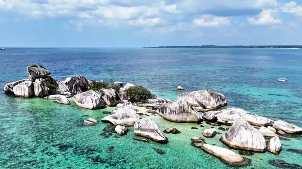 Batu Garuda, salah satu destinasi unik trip Pulau Lengkuas