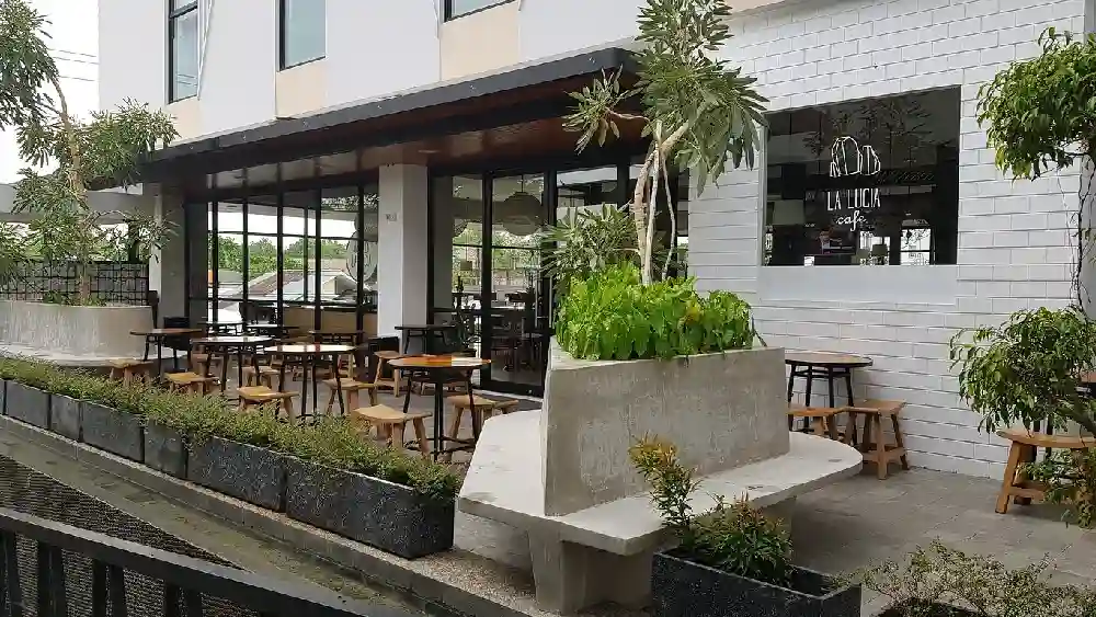 Hotel La Lucia ⭐️⭐️⭐️ 2 Hote La Lucia - Tampak Samping Resto
