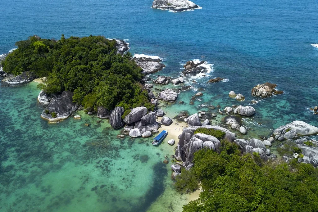 Paket Tour Belitung Terlengkap