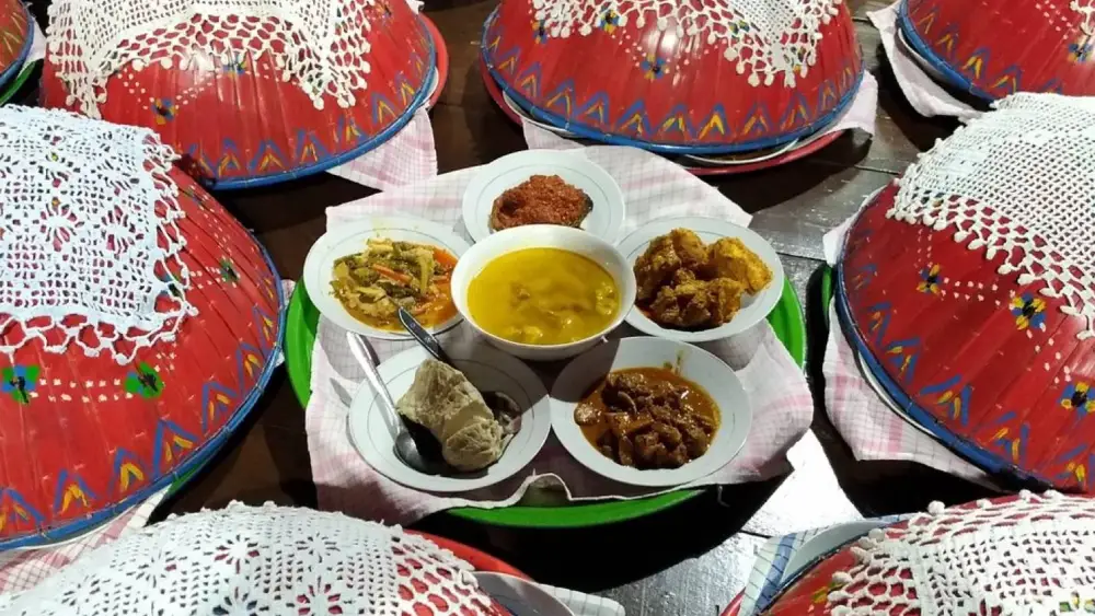 Formasi Menu Bedulang - Adat dan Budaya Melayu Belitong