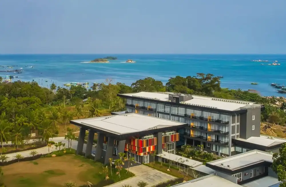 Hotel Dekat Pantai Tanjung Tinggi - Swissbel