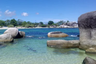 Spot Foto Tanjung Tinggi - Air Laut yang Jernih