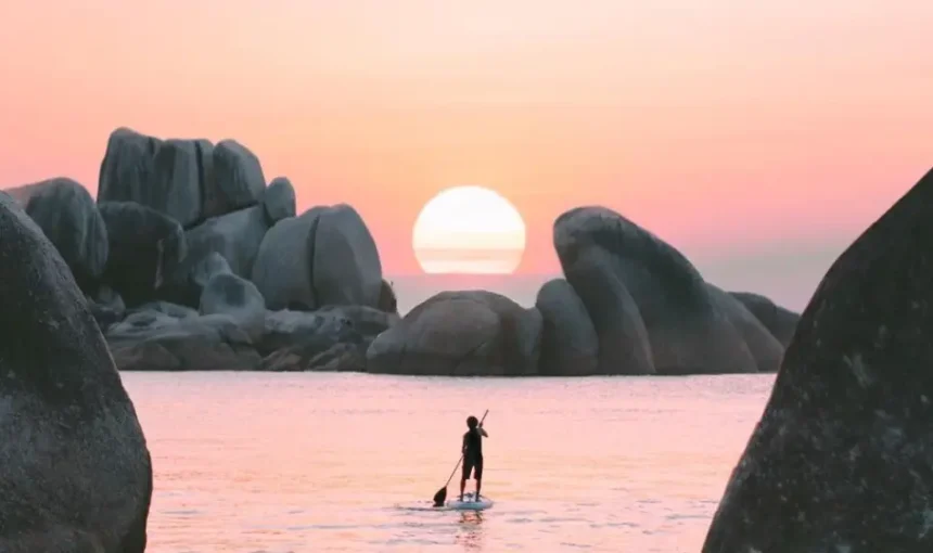 Mind-blowing! Sunset Tanjung Tinggi Paling Epik di Belitung 2026: Golden Hour Magis! Batu Granit Ikonik & Momen Langit Terbakar