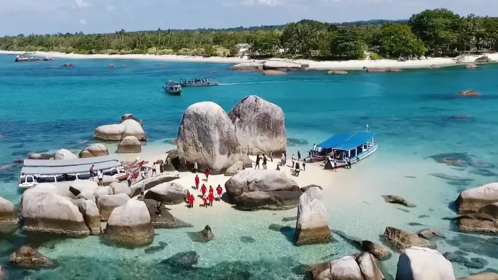 Tour Belitung ke Pulau Batu Berlayar